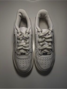 Nike Air Force 1 Low White - Women’s Size 7 or 5.5 Boys’ Great Condition